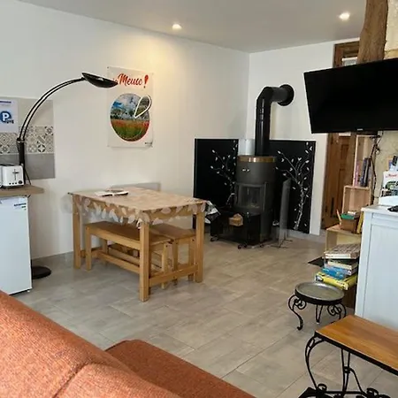 Avec Terrasse Pres Du De Madine, Ideal Pour 2 A 4 Personnes - Fr-1-585-90 펜션